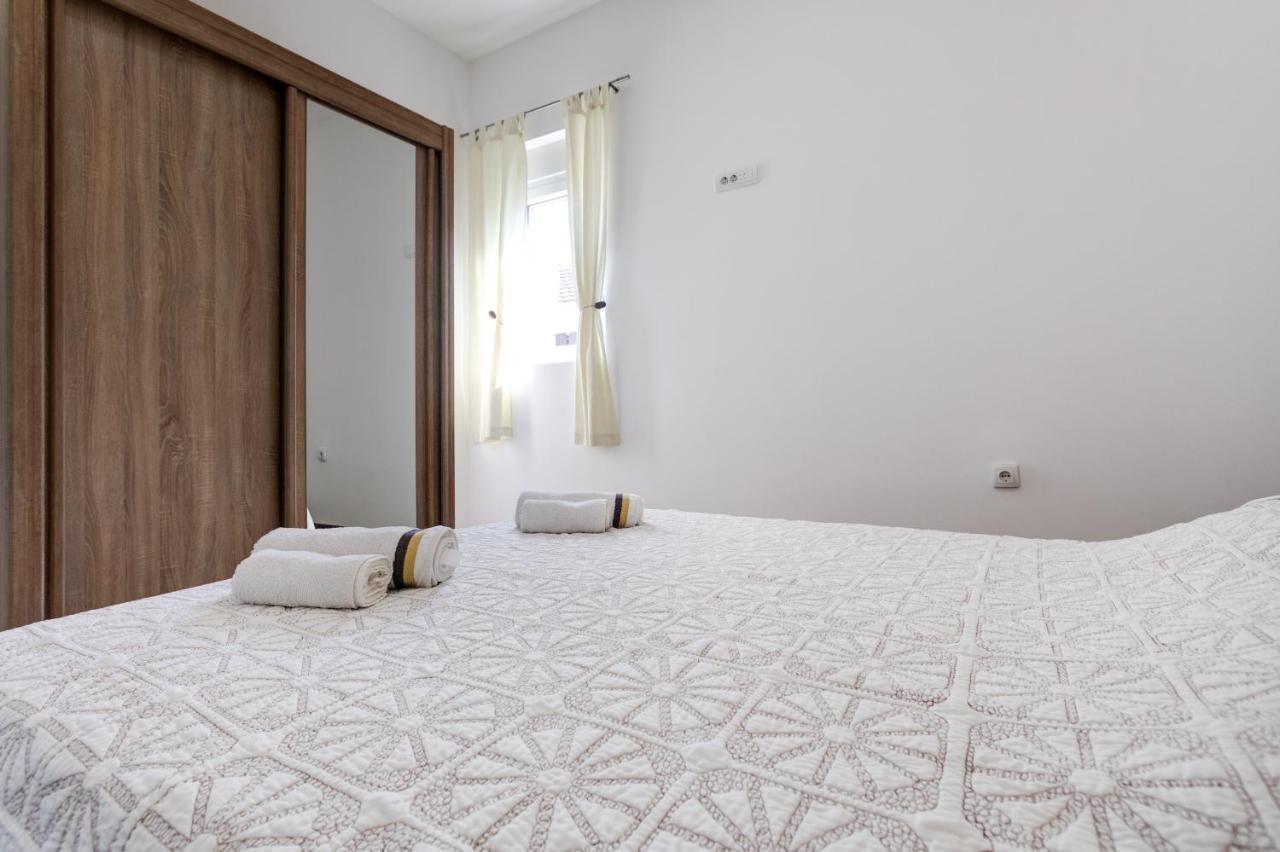 Apartments Lungomare Тиват Екстер'єр фото